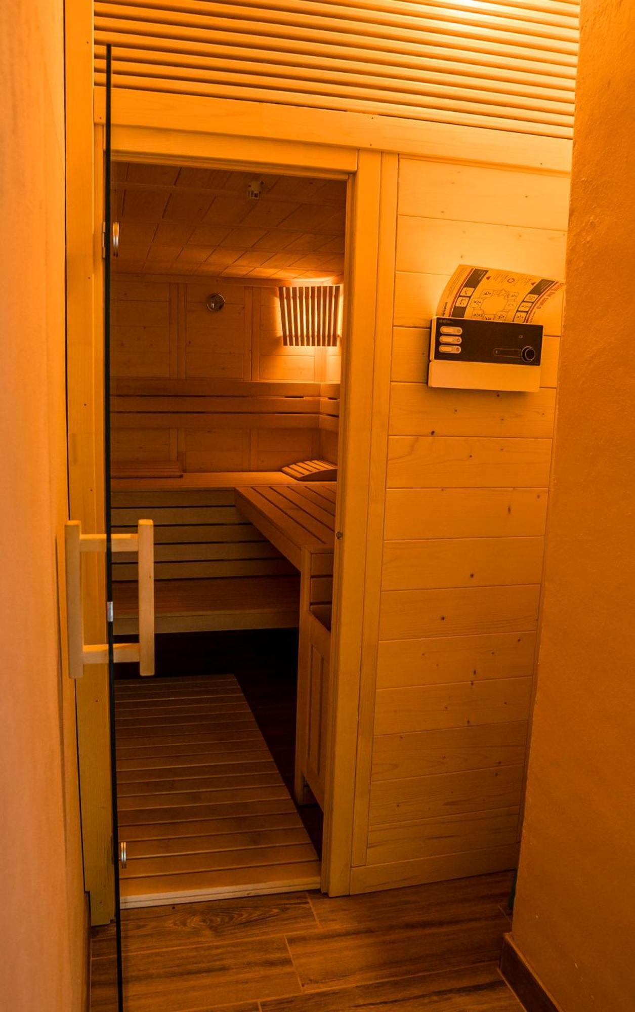 Hotel Aquacool à Crasna  Extérieur photo